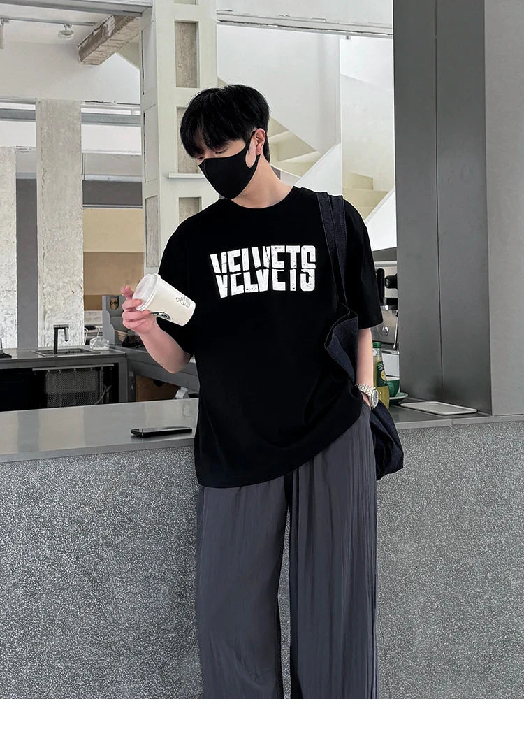 Camiseta informal con tipografía de terciopelo atrevida y fresca de streetwear