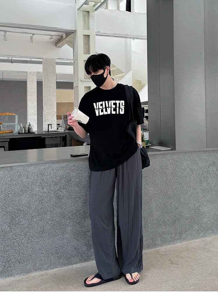 Camiseta informal con tipografía de terciopelo atrevida y fresca de streetwear