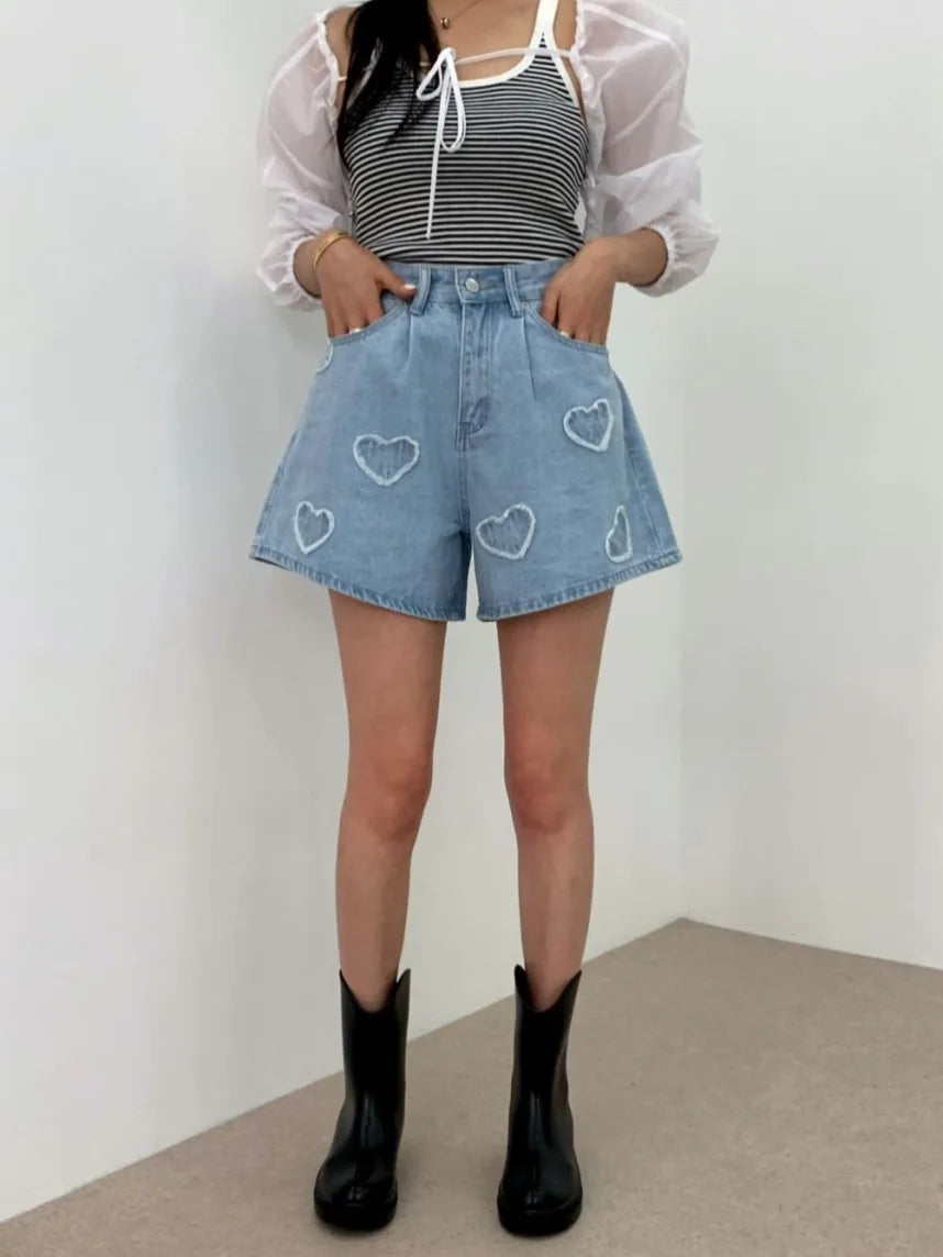 Denim hemelsblauwe hartborduursel shorts