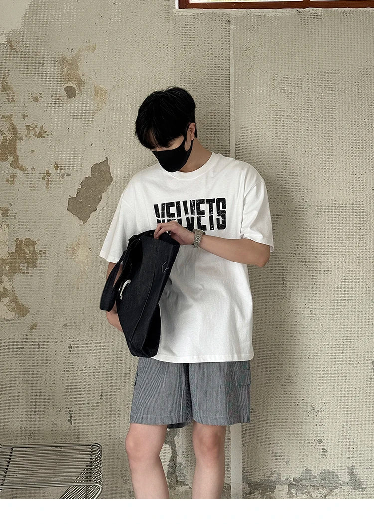 Camiseta informal con tipografía de terciopelo atrevida y fresca de streetwear