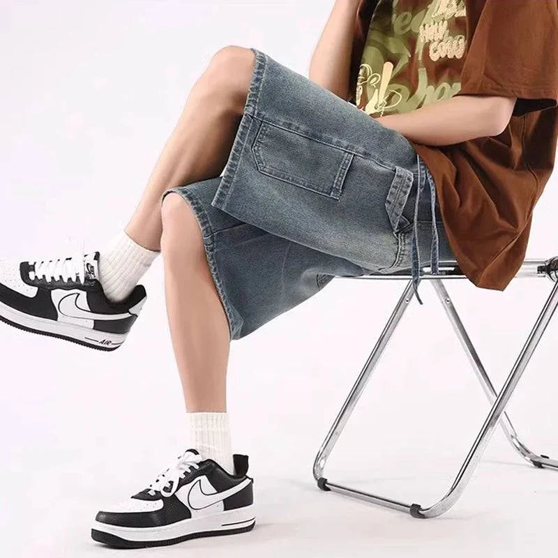Lässige hohe blaue Denim-Shorts