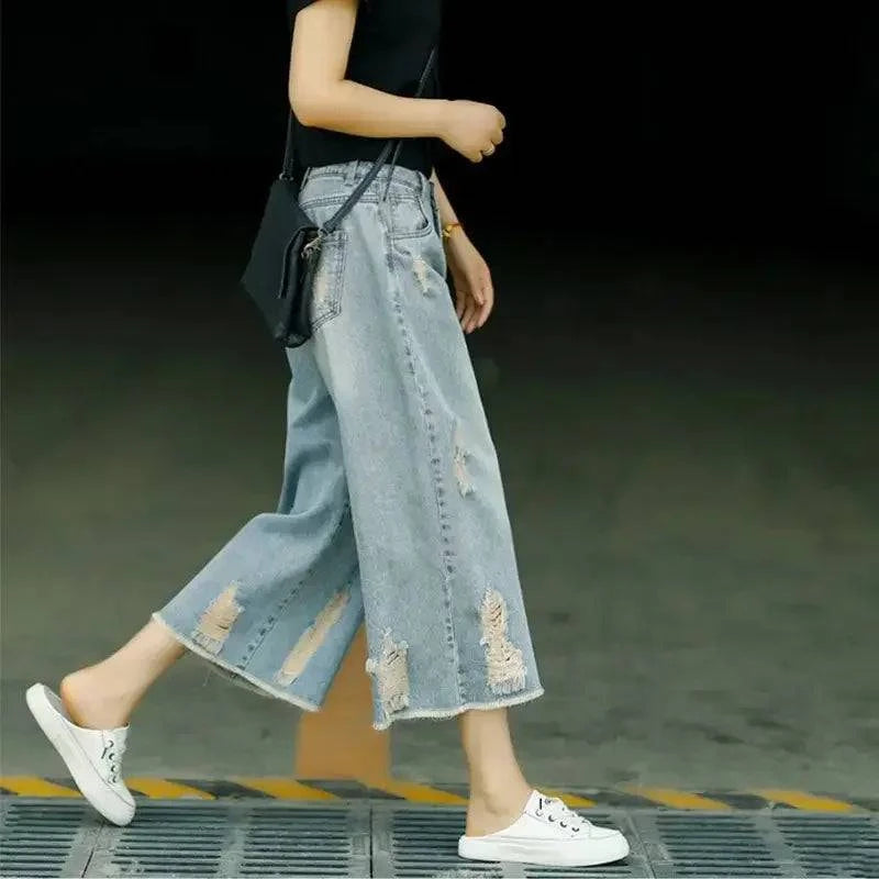 Hochtaillierte zerrissene Capri-Jeansshorts
