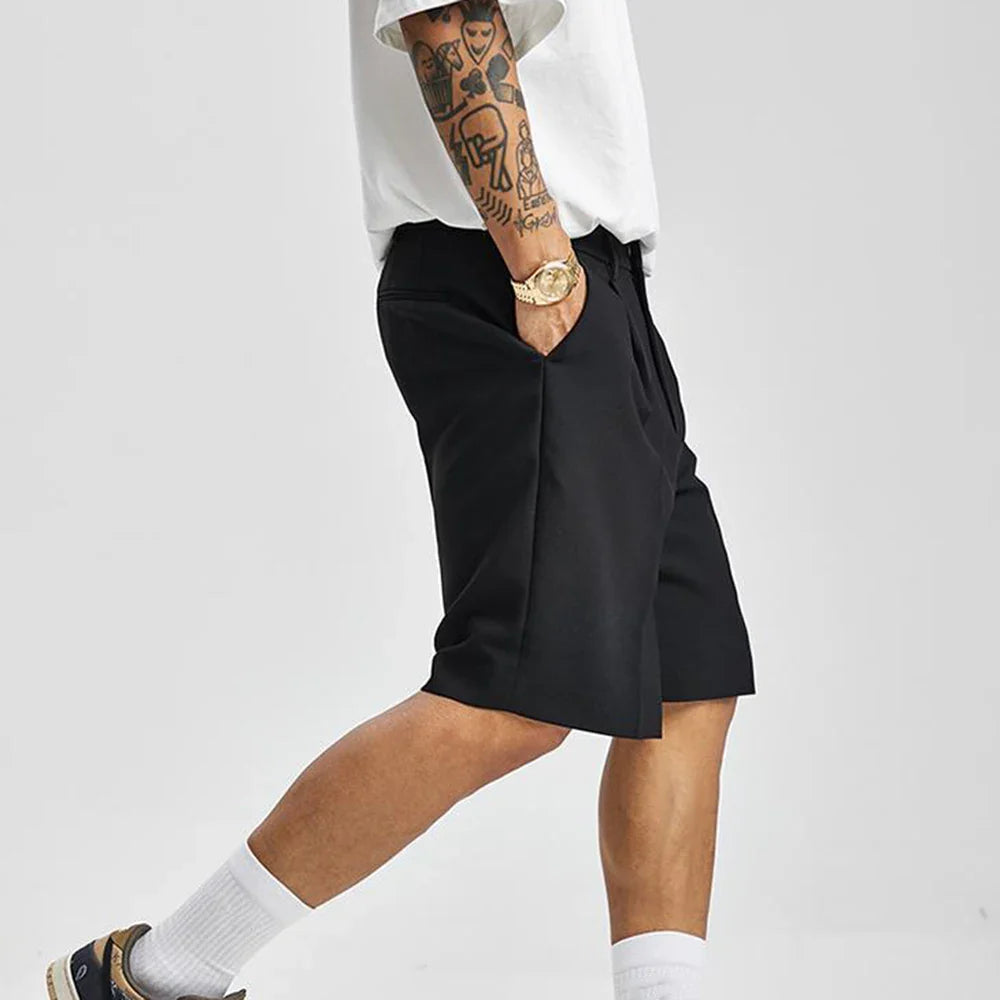 Pantaloncini neri estivi eleganti e sofisticati