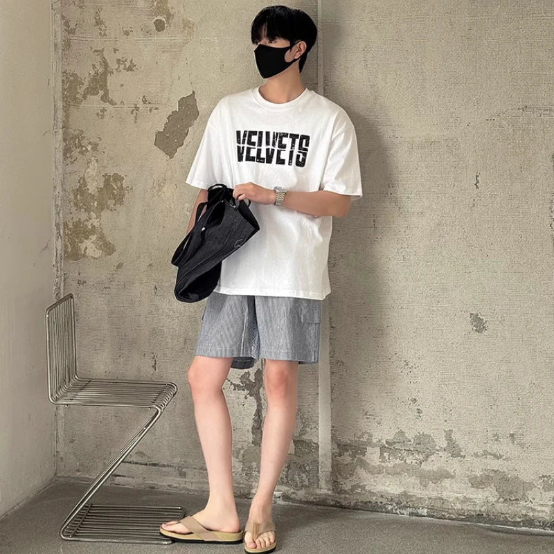 Camiseta informal con tipografía de terciopelo atrevida y fresca de streetwear