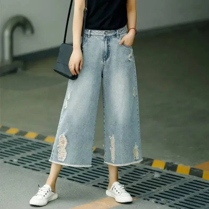Hochtaillierte zerrissene Capri-Jeansshorts
