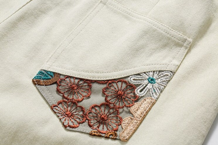 Pantaloncini di jeans con patchwork floreale