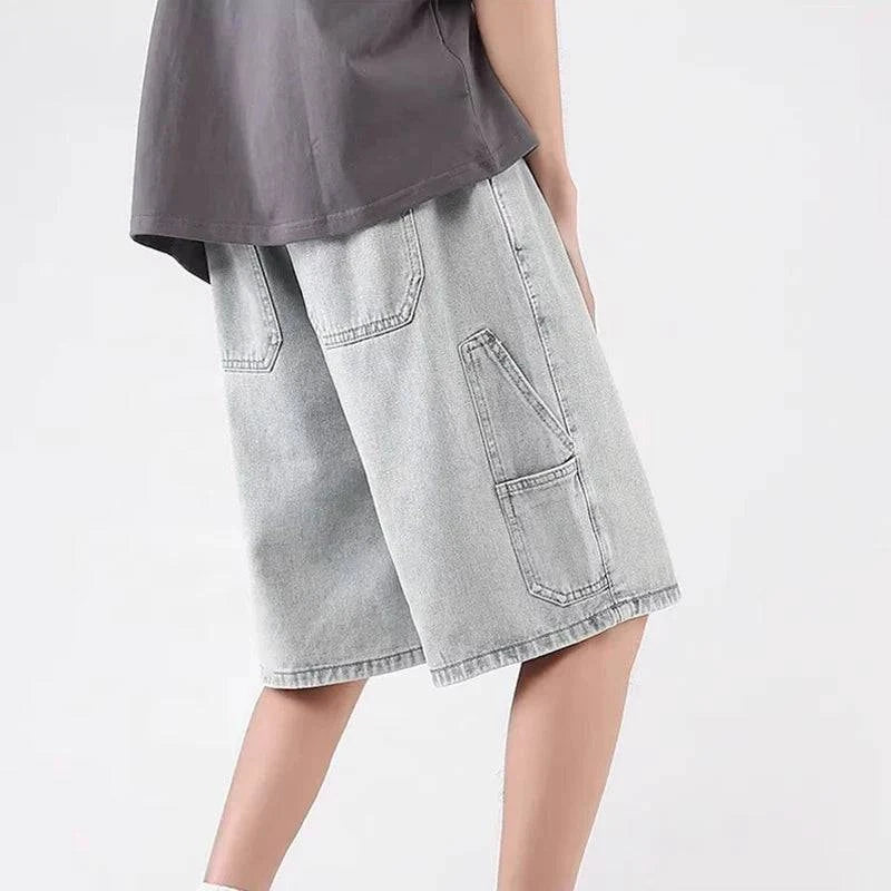 Lässige hohe blaue Denim-Shorts