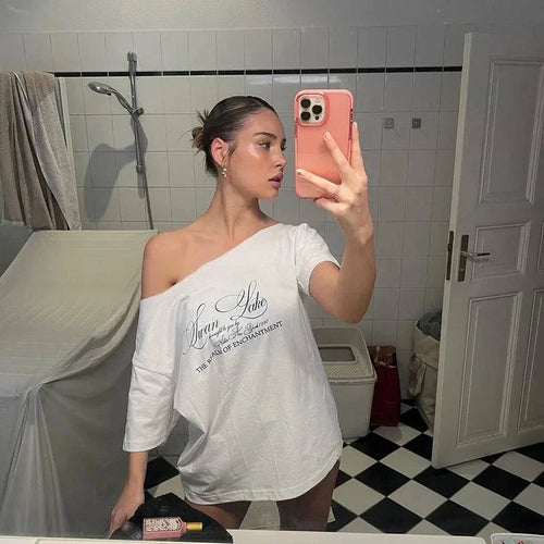 Camiseta Branca Oversized com Estampa de Um Ombro Só - Branco / S