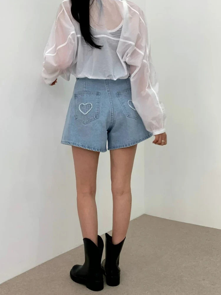 Denim hemelsblauwe hartborduursel shorts