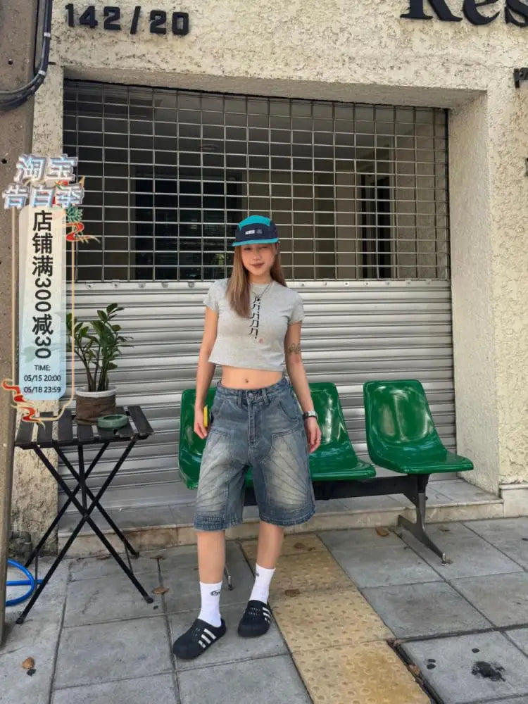 Pantaloncini in denim blu slavato, lunghezza al ginocchio