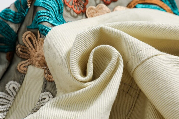 Pantaloncini di jeans con patchwork floreale