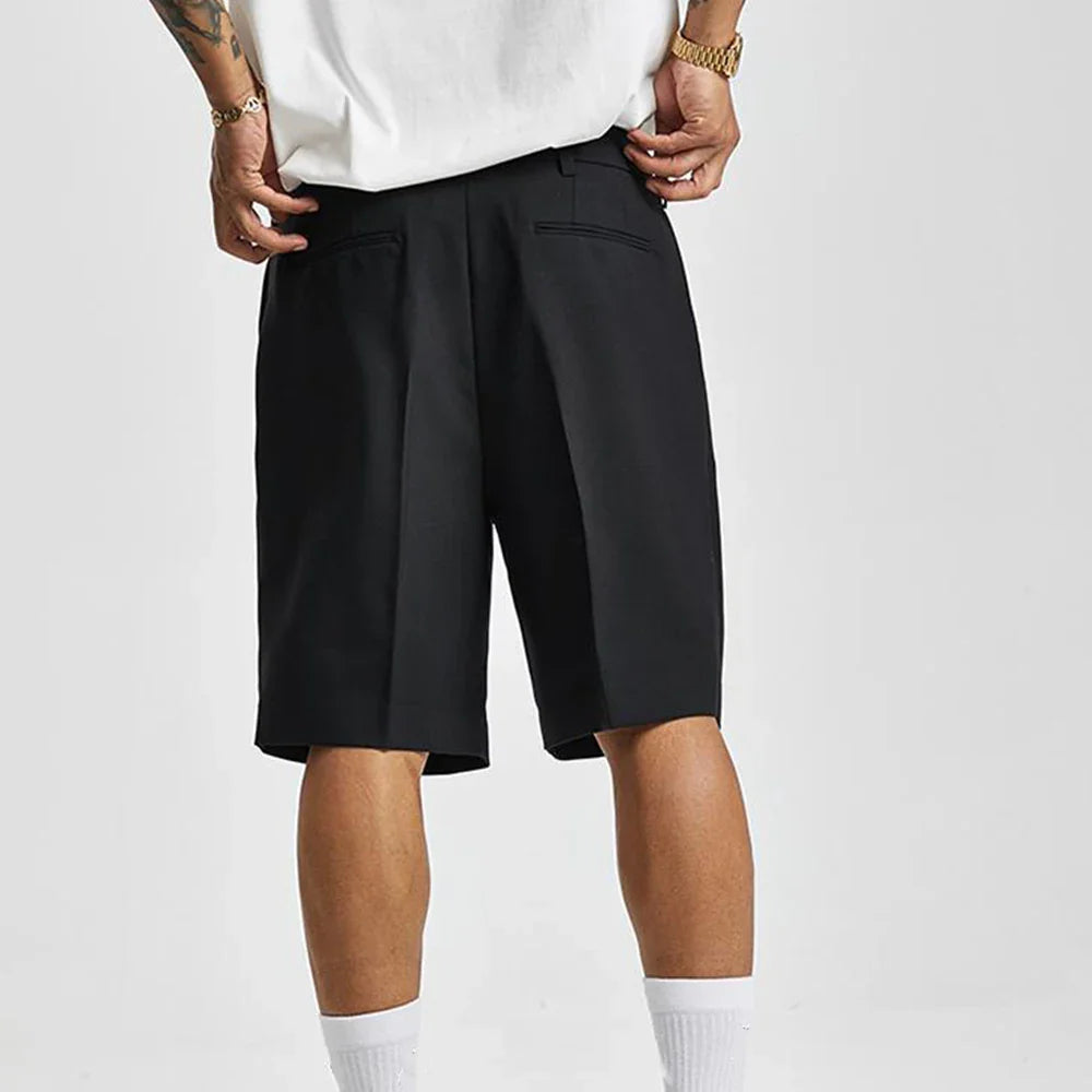 Pantaloncini neri estivi eleganti e sofisticati