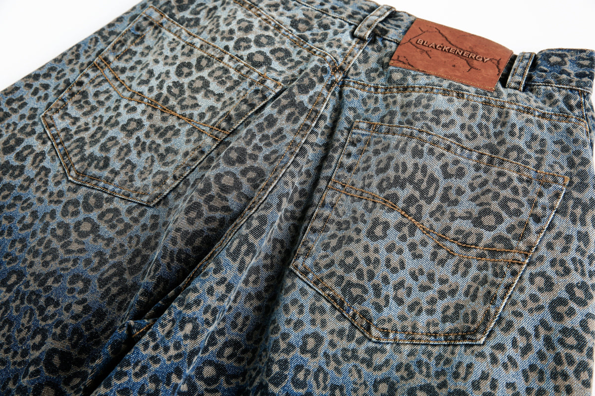 Pantalones de mezclilla tipo barril con estampado de leopardo Madxmarx