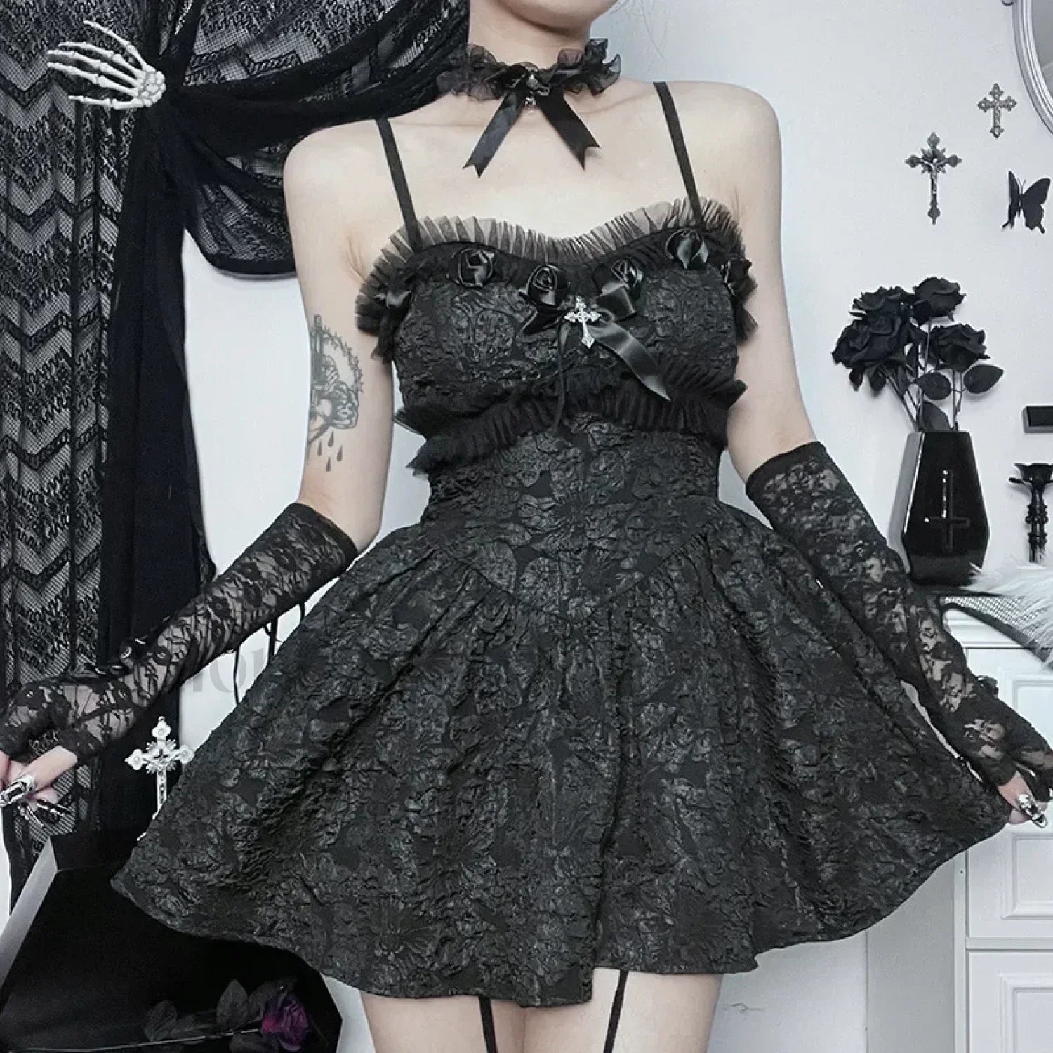 Robe mini noire dos nu, style corset, à volants, en dentelle rose, à motifs et patchwork, pour soirée, style A-line.