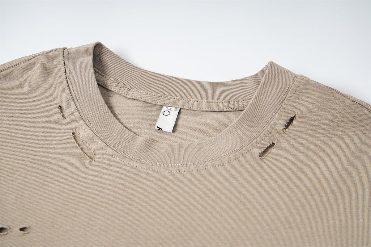 Camiseta gráfica desgastada con mangas de camuflaje superpuestas Madxmarx