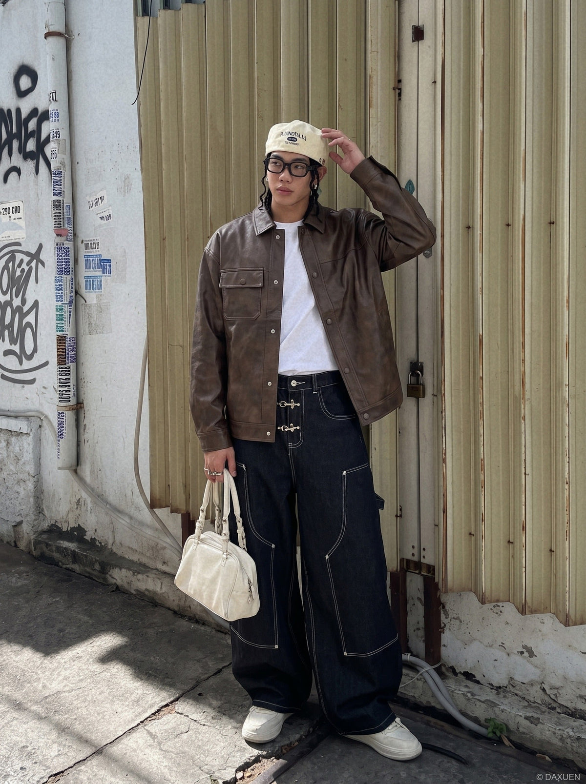 Black Wide-Leg Denim Pants with Contrast Stitching