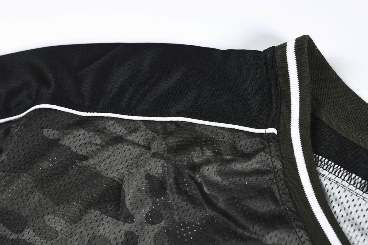 Jersey-Top mit V-Ausschnitt und auffälligem Camo-Print