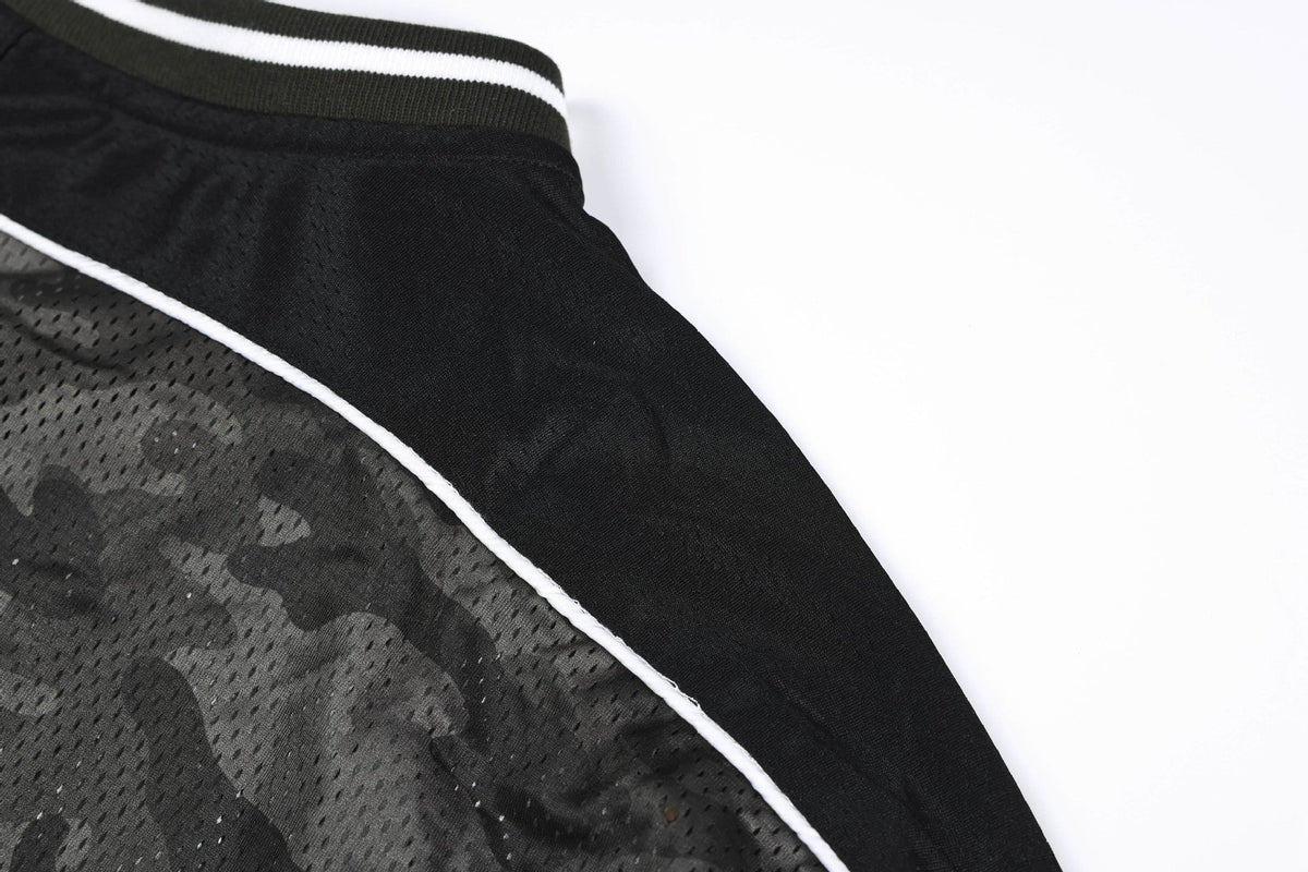 Jersey-Top mit V-Ausschnitt und auffälligem Camo-Print