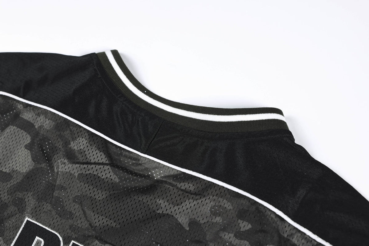 Jersey-Top mit V-Ausschnitt und auffälligem Camo-Print