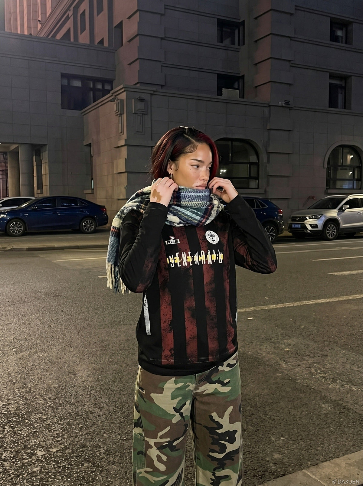 DAXUEN camouflage wide-leg utility pants — model photo