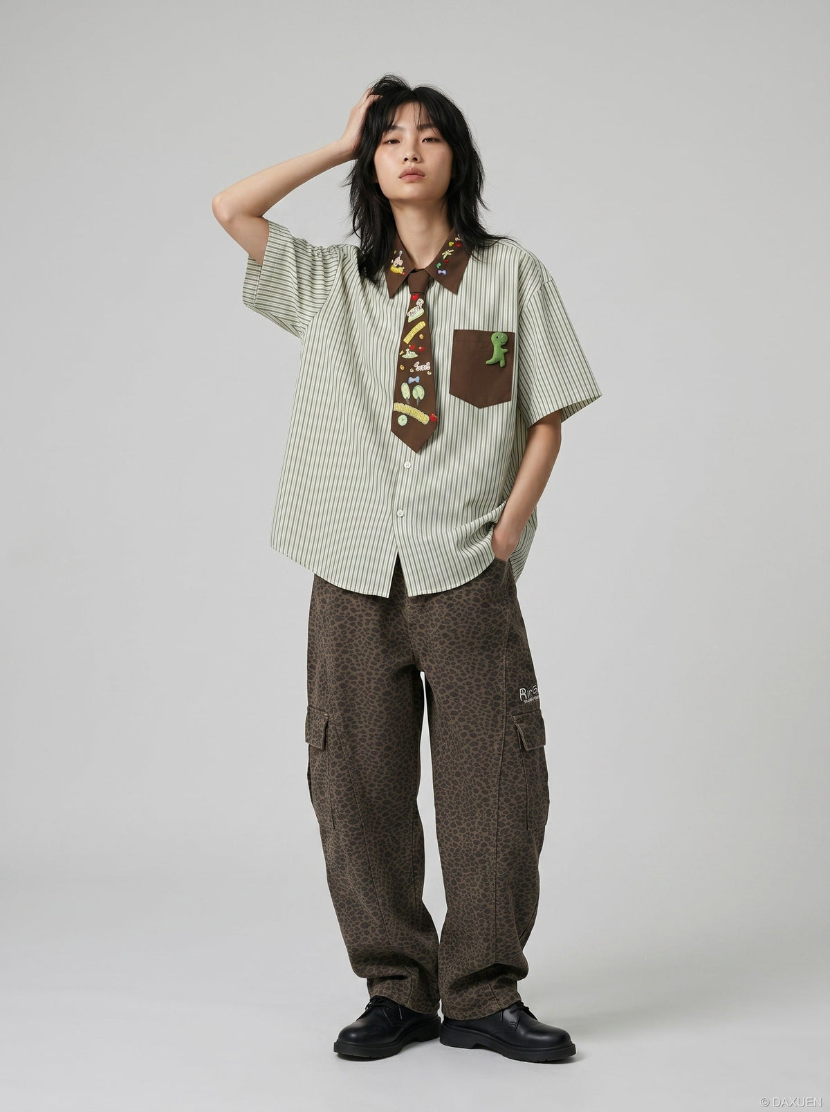 Oversize-Hemd mit Cartoon-Stickerei und Knopfleiste