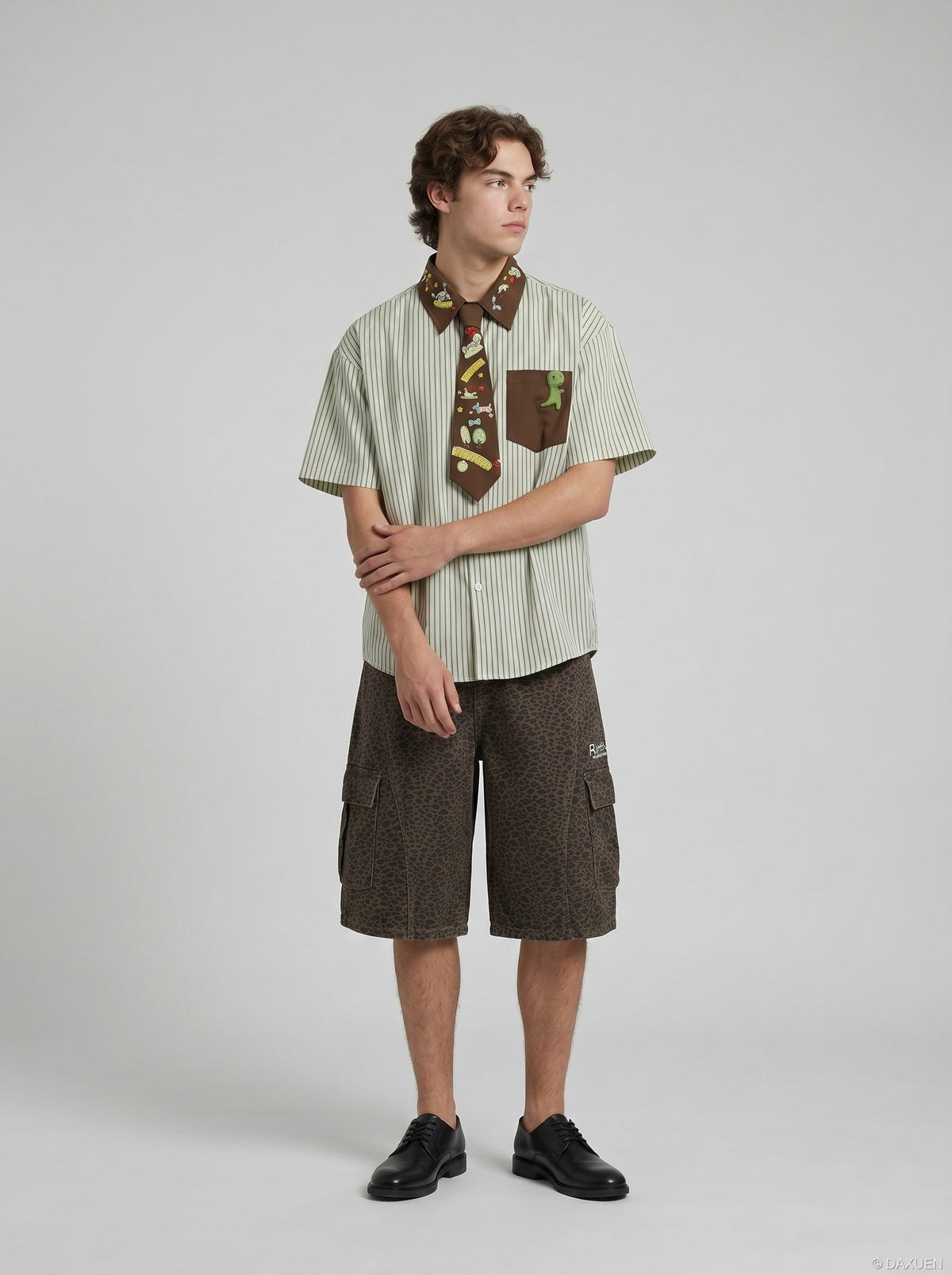 Oversize-Hemd mit Cartoon-Stickerei und Knopfleiste