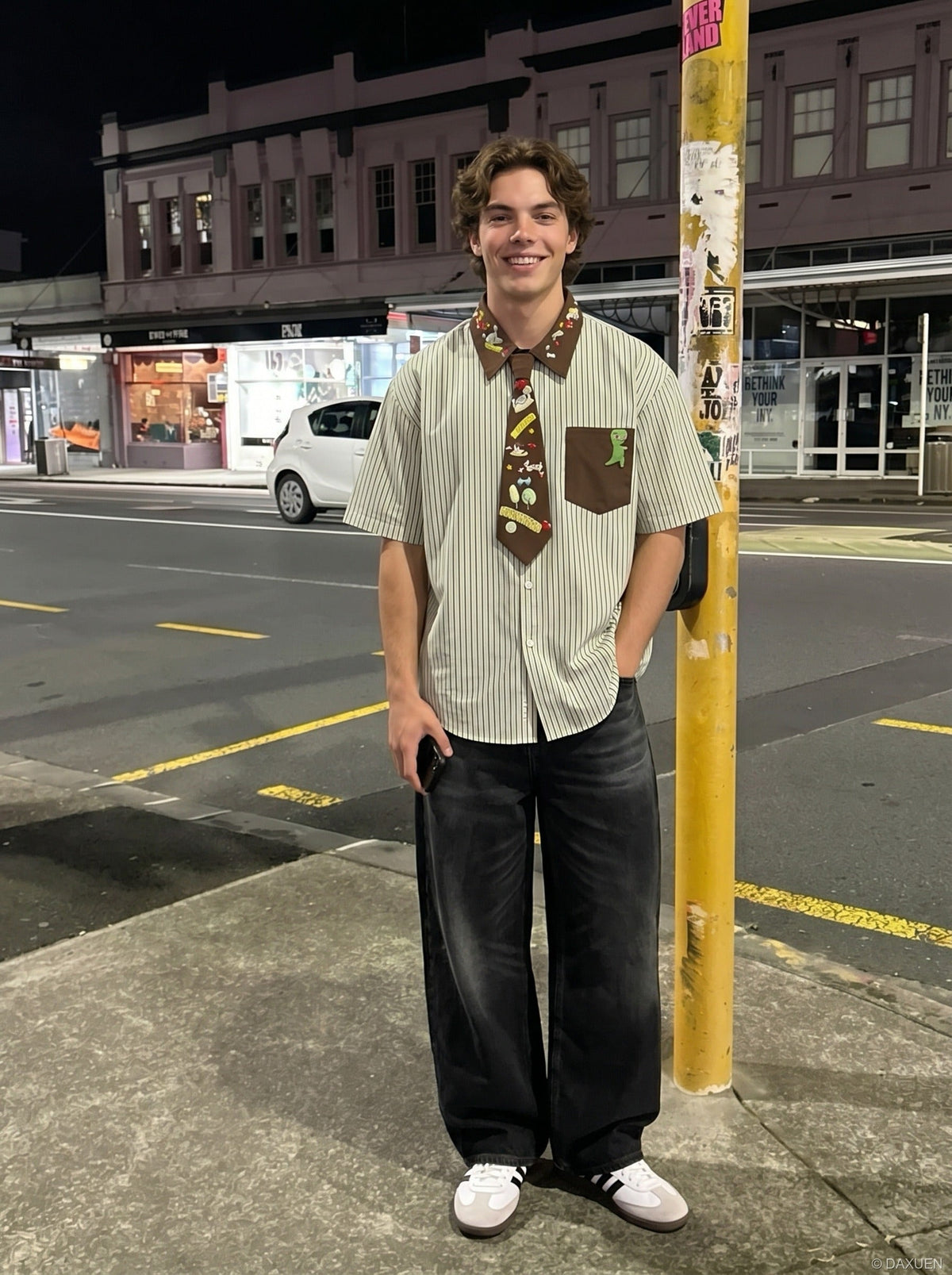 Oversize-Hemd mit Cartoon-Stickerei und Knopfleiste