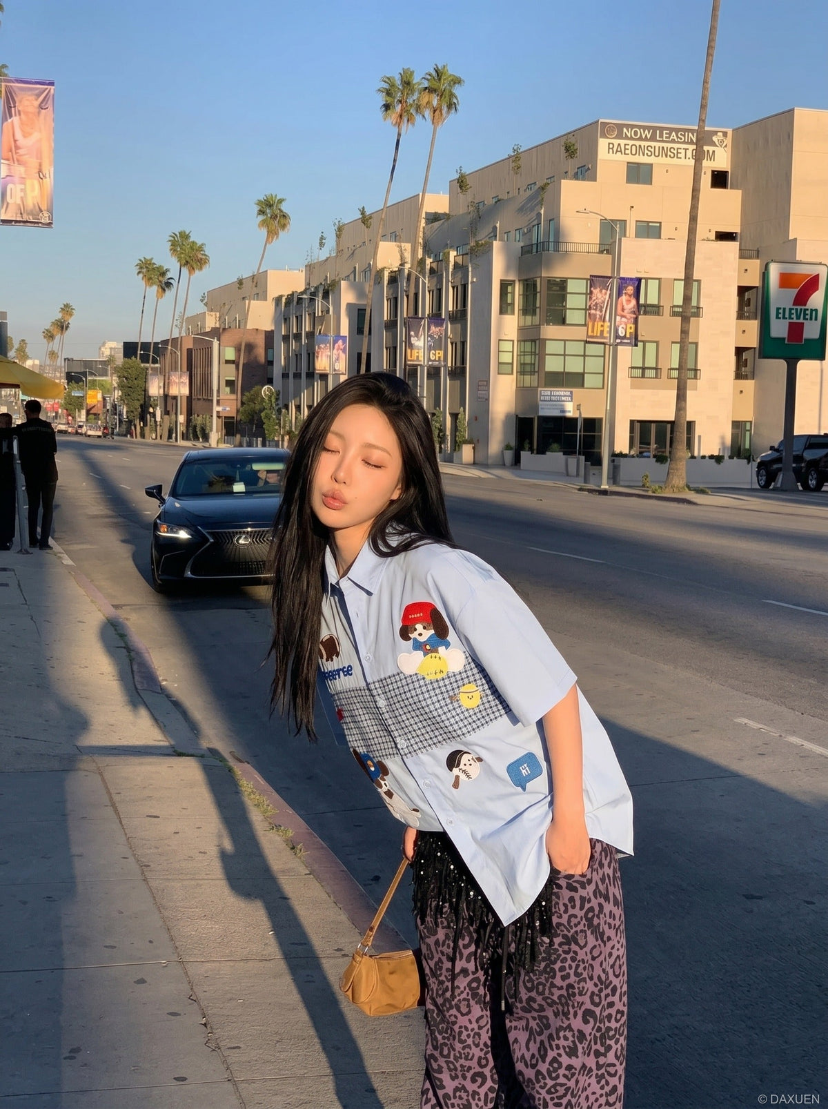 Oversize-Button-up-Hemd im Cartoon-Vibe