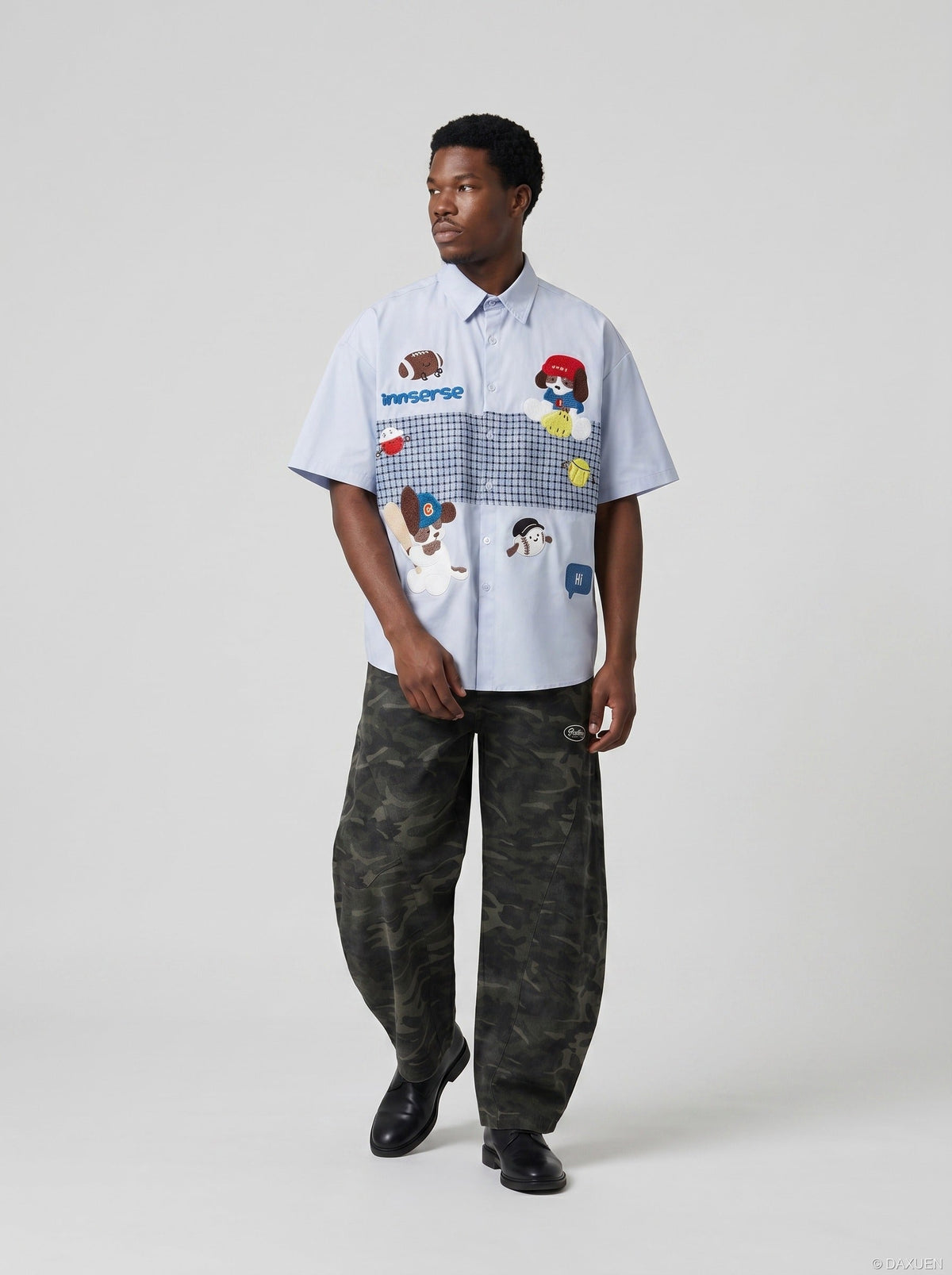 Oversize-Button-up-Hemd im Cartoon-Vibe