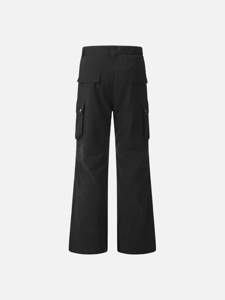 Anthrazitgraue Cargohose mit mehreren Taschen