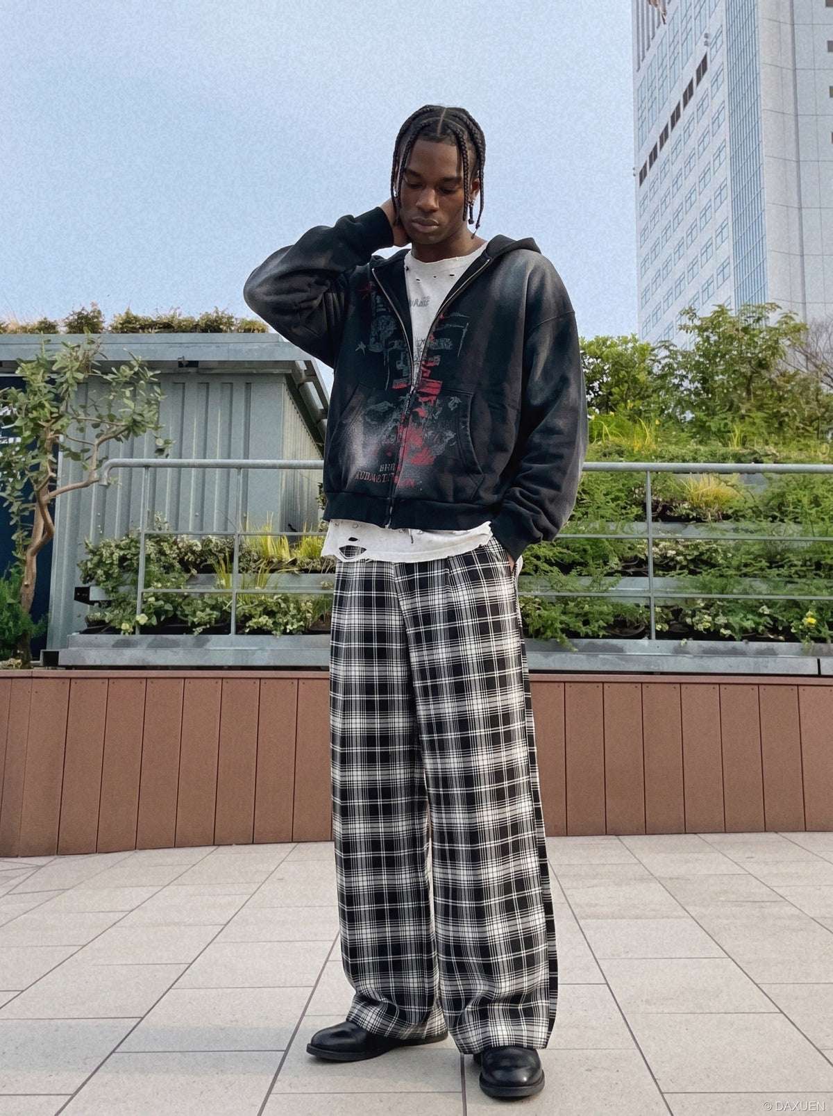 DAXUEN black and white plaid wide-leg trousers — model photo