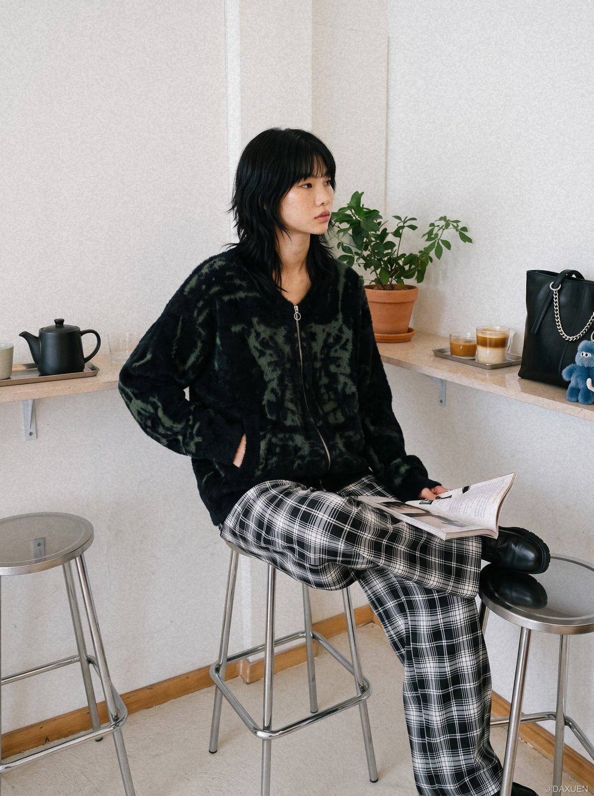 DAXUEN black and white plaid wide-leg trousers — model photo
