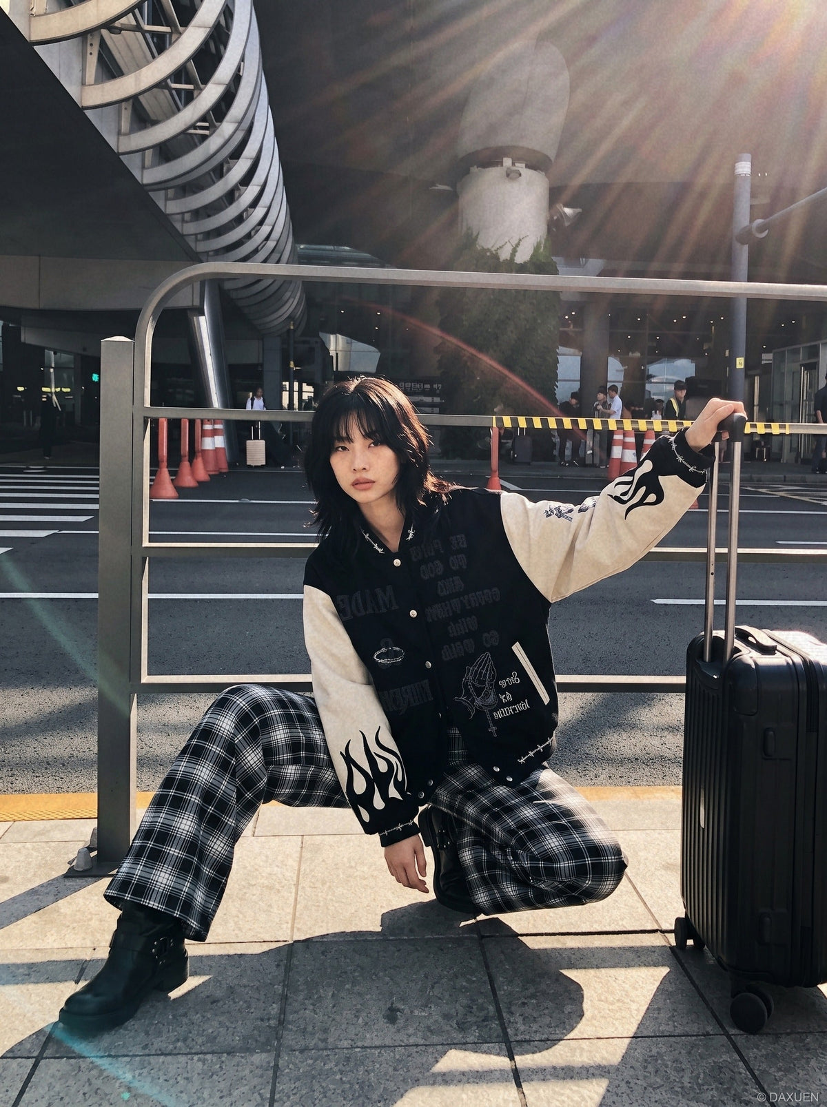 DAXUEN black and white plaid wide-leg trousers — model photo