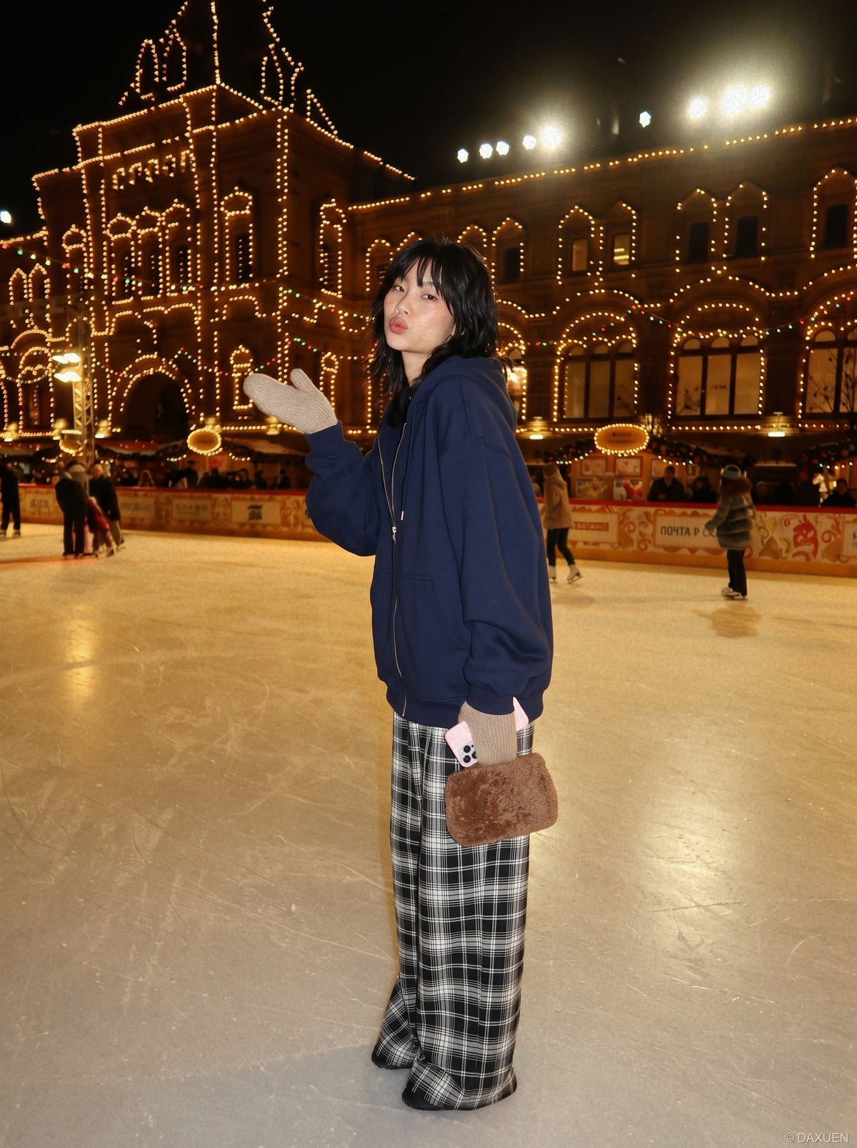 DAXUEN black and white plaid wide-leg trousers — model photo