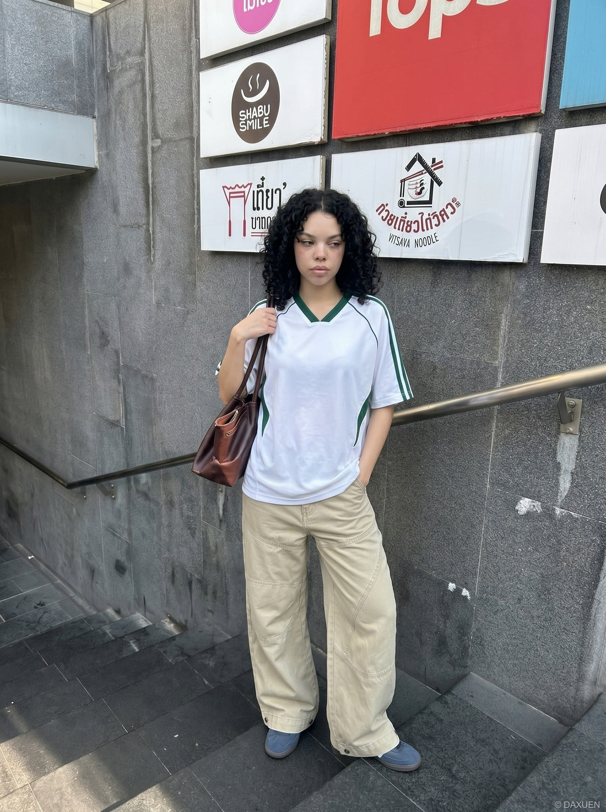 DAXUEN khaki wide-leg contrast-stitched pants — model photo