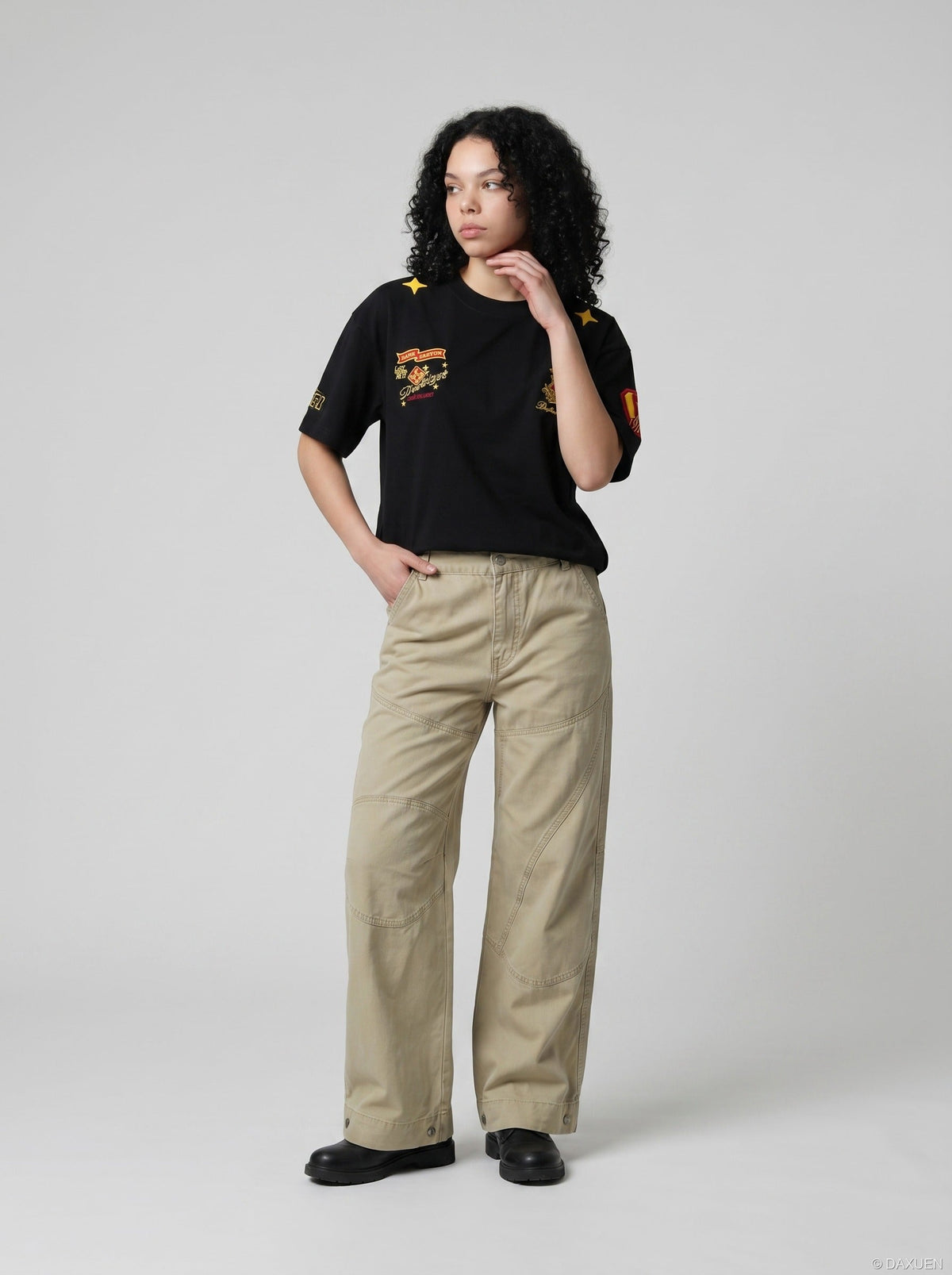 DAXUEN khaki wide-leg contrast-stitched pants — model photo