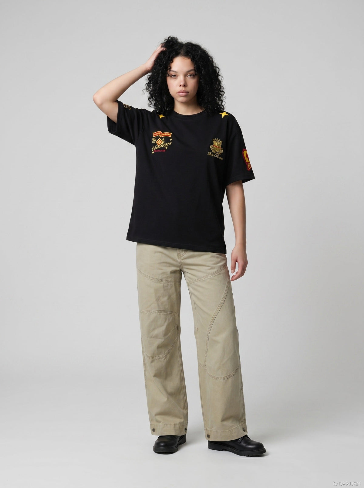 DAXUEN khaki wide-leg contrast-stitched pants — model photo