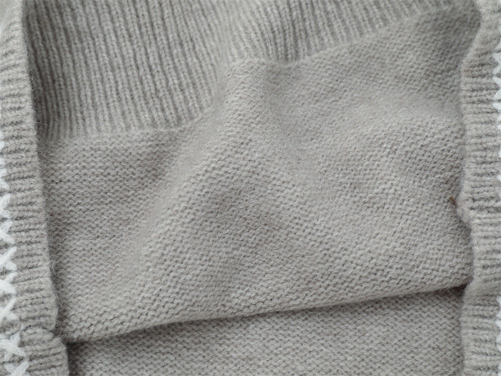 Contrasting White Embroidery Knit Sweater