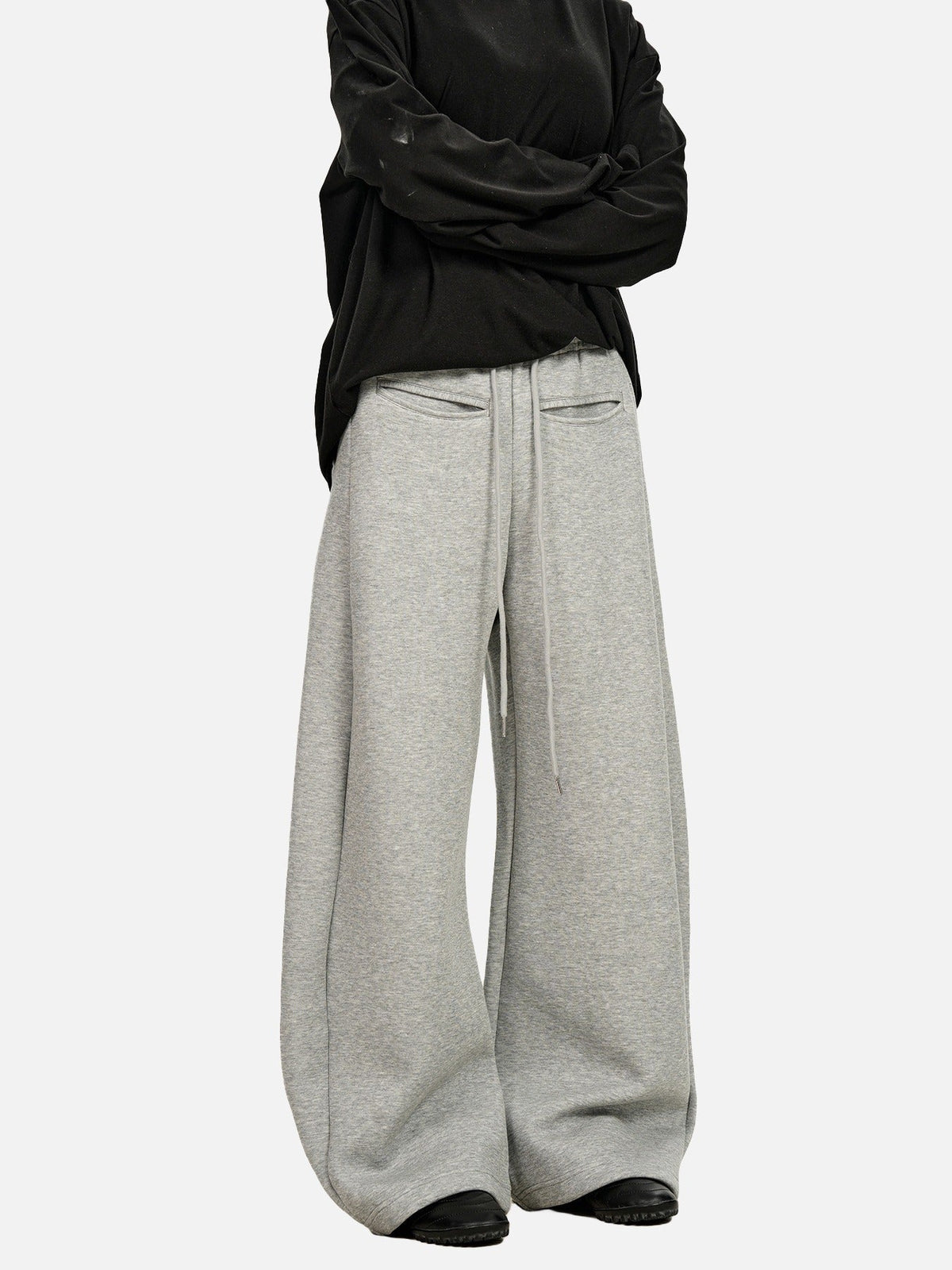 Curved Silhouette Wide-Leg Pants