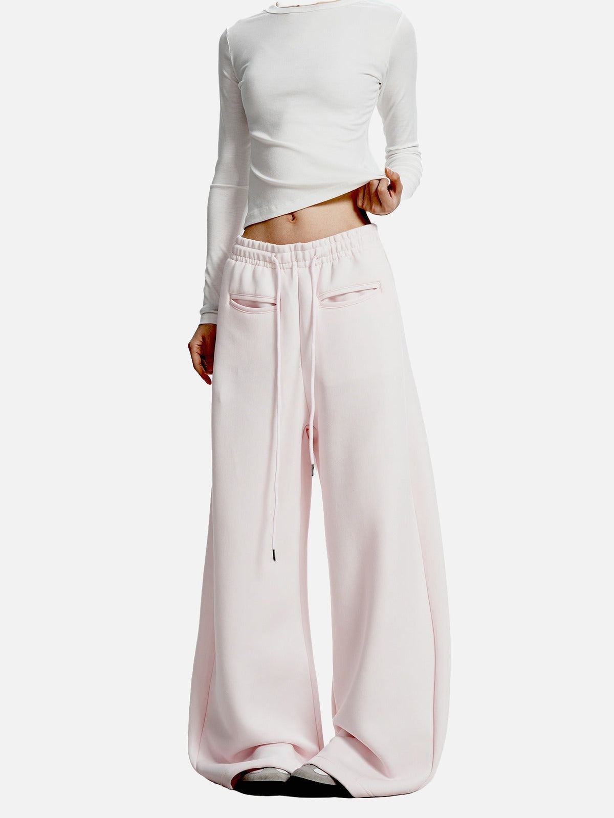 Curved Silhouette Wide-Leg Pants
