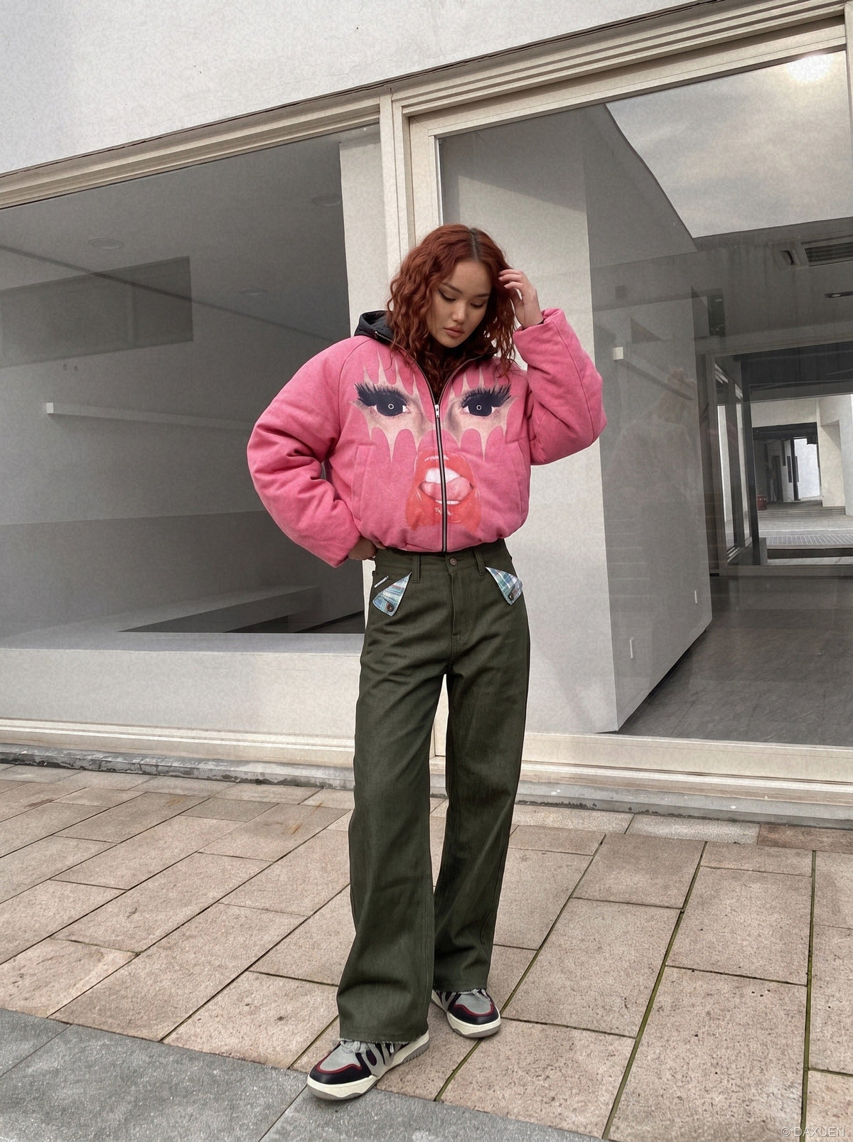 DAXUEN dark olive wide-leg trousers with plaid pockets — model photo