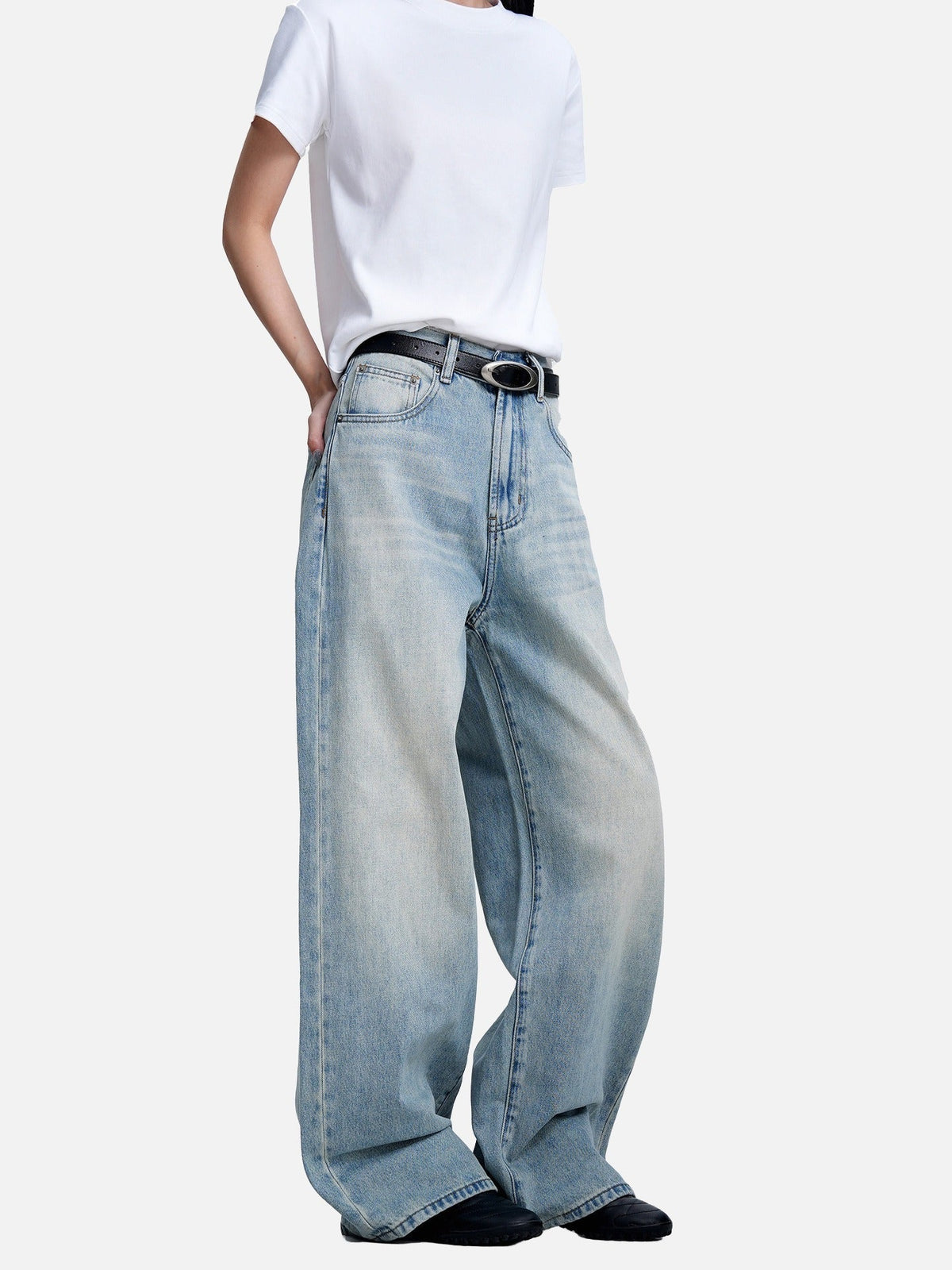 Distressed Gradient Wide-Leg Denim Jeans