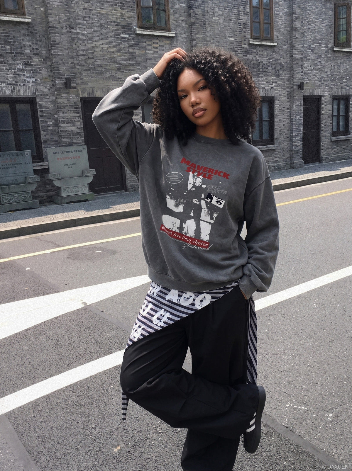 DAXUEN washed charcoal oversized distressed-graphic crewneck sweatshirt — model photo