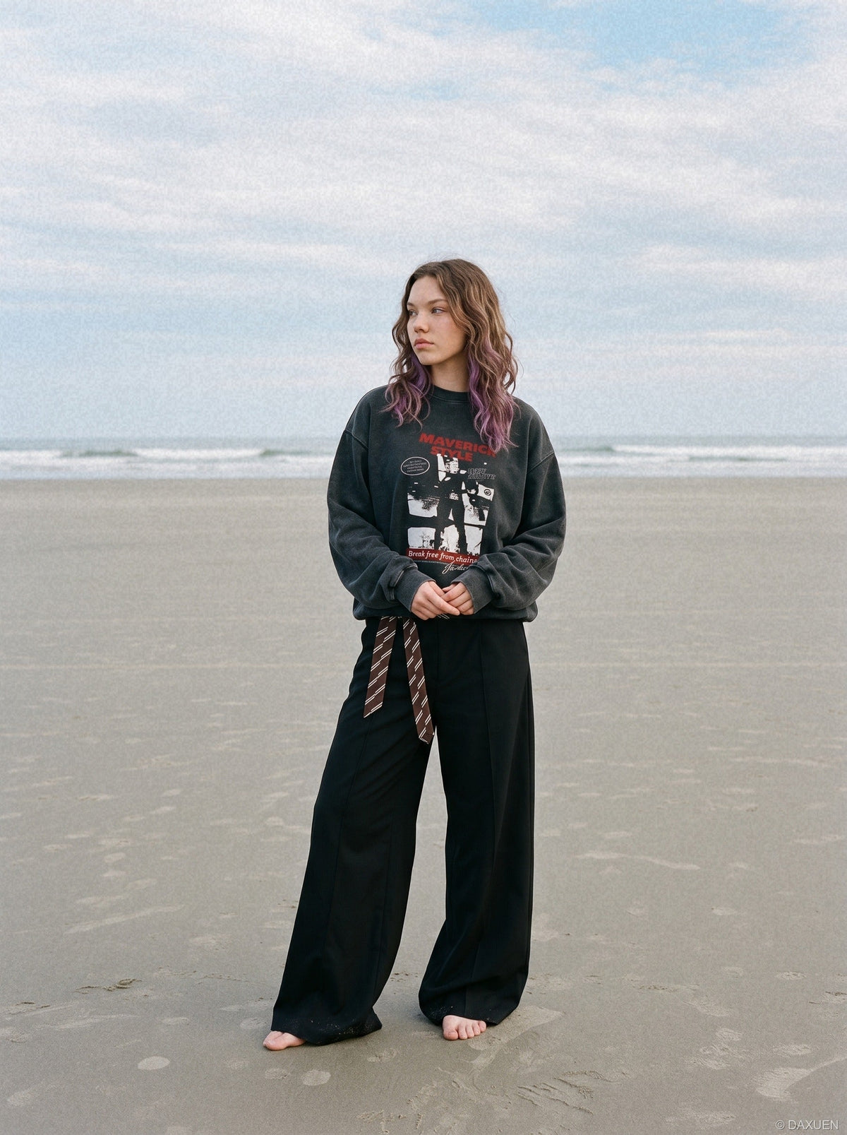 DAXUEN washed charcoal oversized distressed-graphic crewneck sweatshirt — model photo