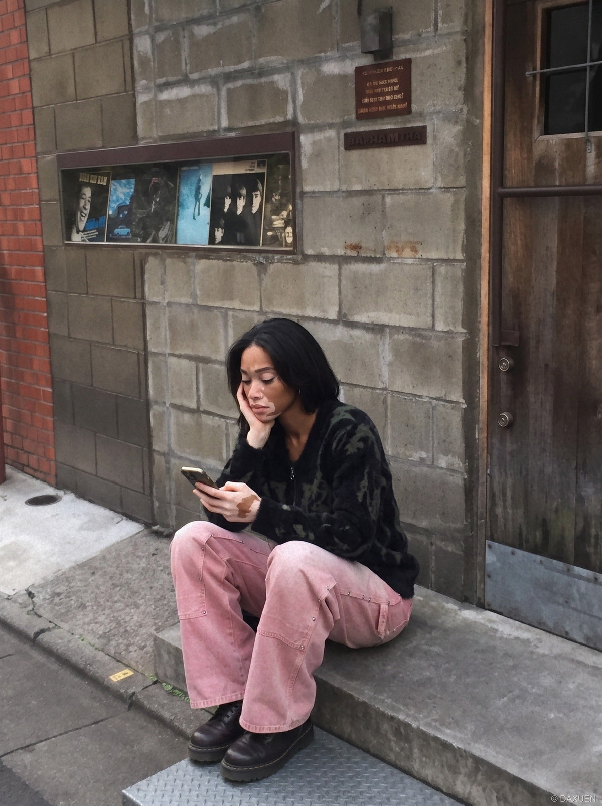 DAXUEN faded pink wide-leg pants with pockets — model photo
