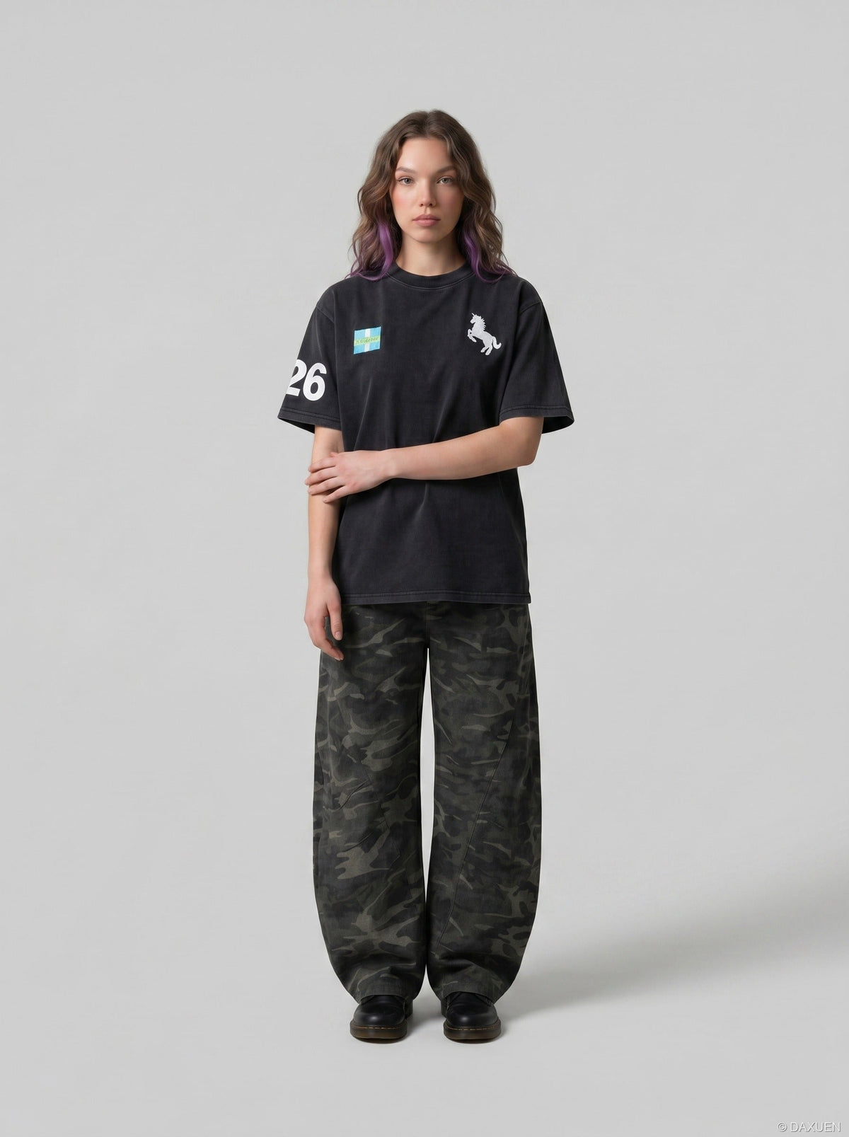 Verblasstes Einhorn-Rundhalst-Shirt