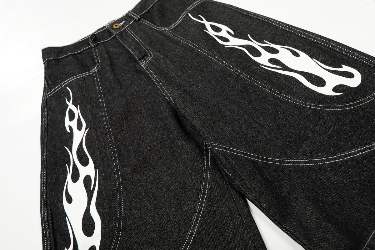Dunkelgraue Wide-Leg-Shorts mit Flammen-Grafik