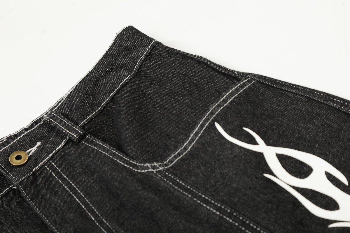 Dunkelgraue Wide-Leg-Shorts mit Flammen-Grafik