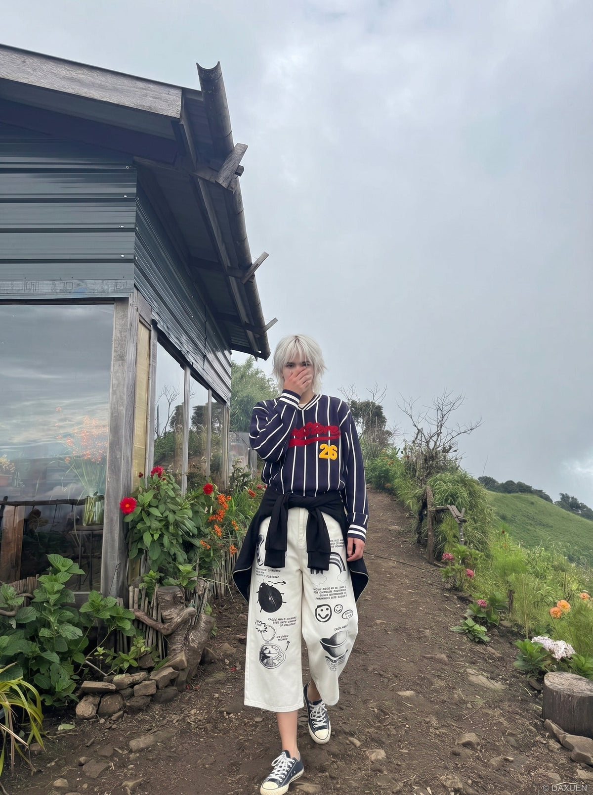 Grafische Cropped-Hose mit weitem Bein