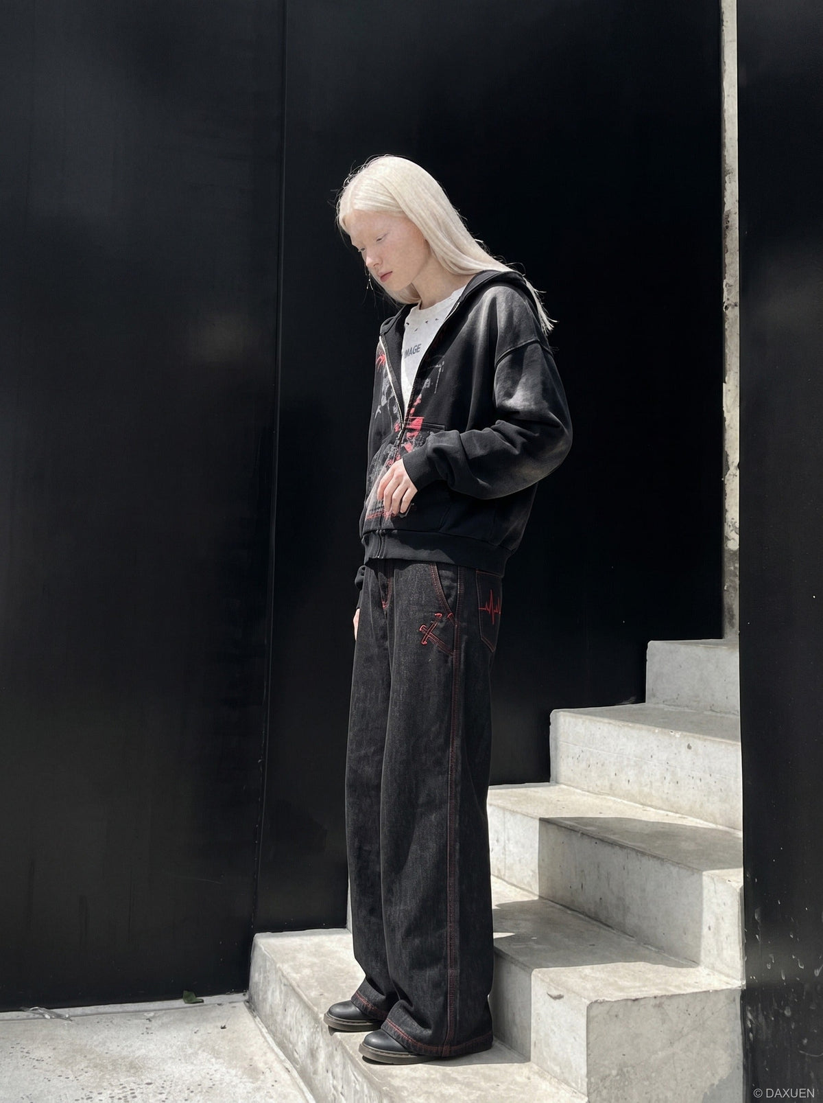 DAXUEN dark blue wide-leg heartbeat graphic denim pants — model photo